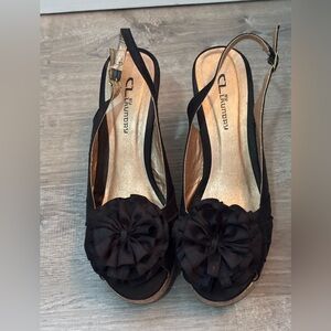 🖤 CL BY CHINESE LAUNDRY CUTE FLOWER WEDGES SIZE 9